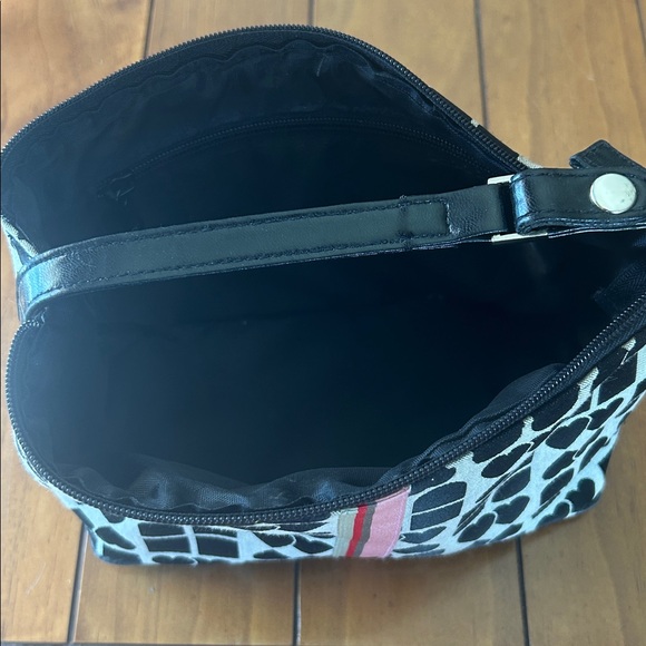 Stylish Black and Pink Heart Patterned Women's Bag - Picture 2 of 3